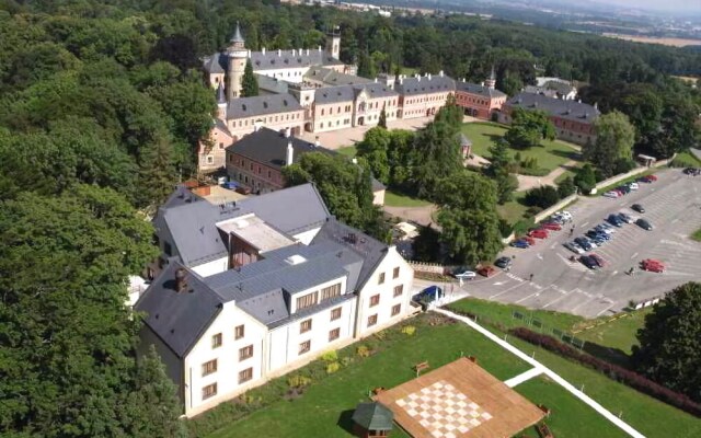 EA Chateau Hotel Sychrov