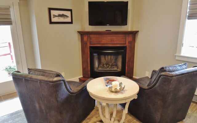 Huff House Inn and Cabins