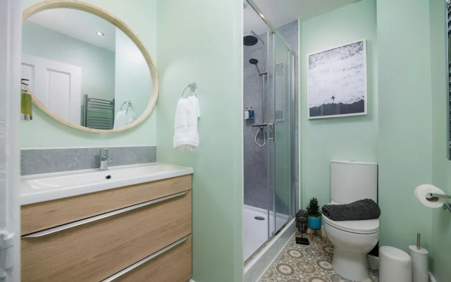 Central Plymouth 2Bed Apartment-Sleeps 4