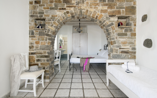Zefi Hotel & Suites