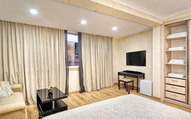 Q&B Hotel