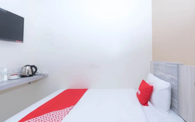 Super OYO Capital O 89366 Spring Inn Hotel
