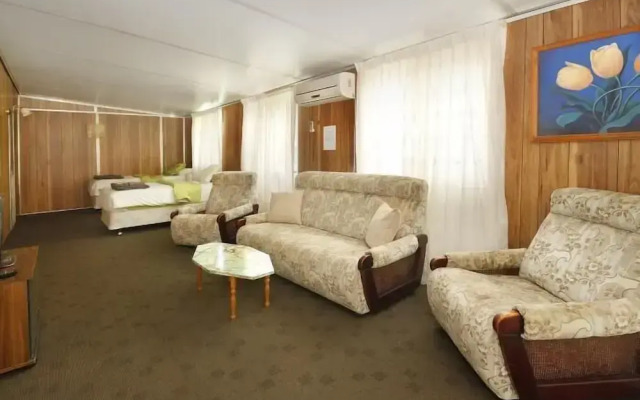 Mapleton Cabins & Caravan Park