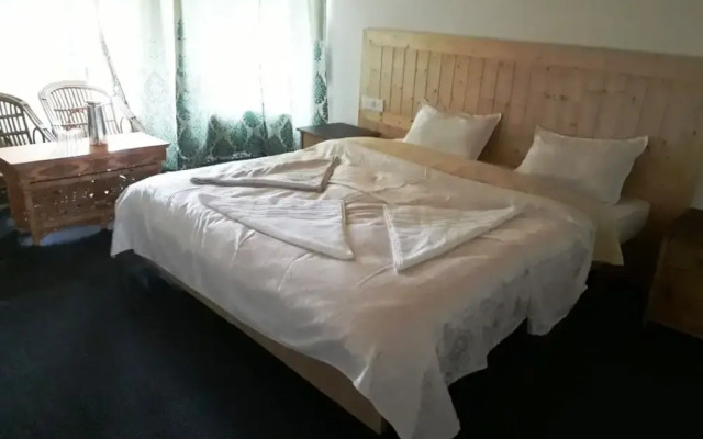 Kailash Mansarovar Home Stay & Guest HS