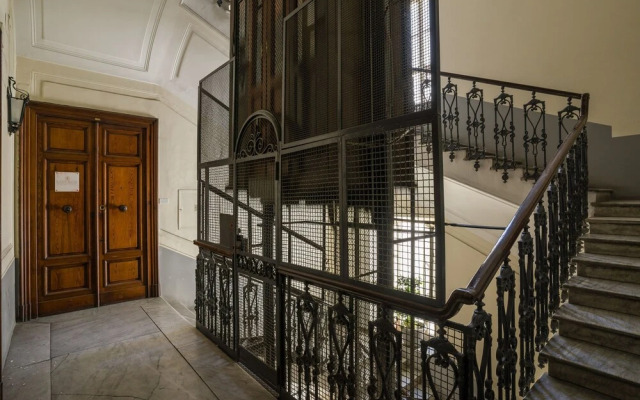 Pink Rose in Naples With 1 Bedrooms and 1 Bathrooms