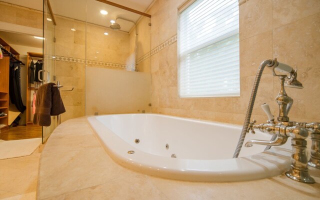 Crystal Court Estate - Four Bedroom Home