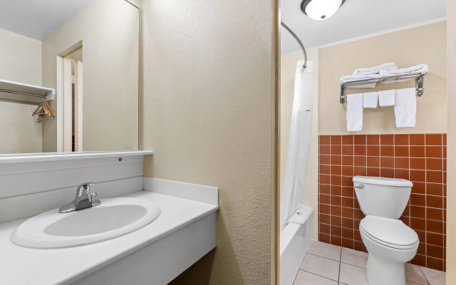 Travelodge by Wyndham Rapid City