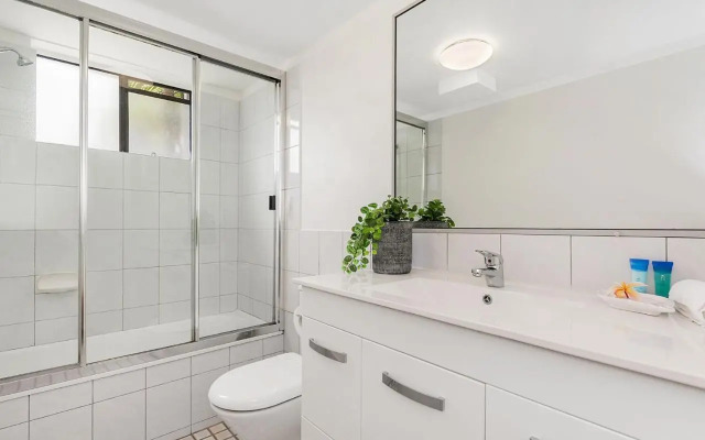 Belmondos Unit 4 Noosa Parade 81