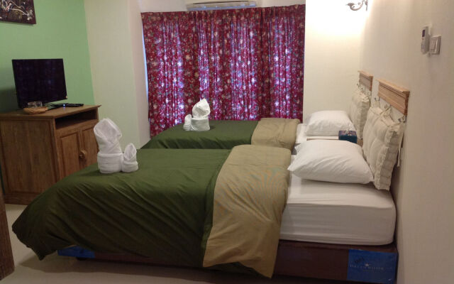 Yellow Tique Hotel