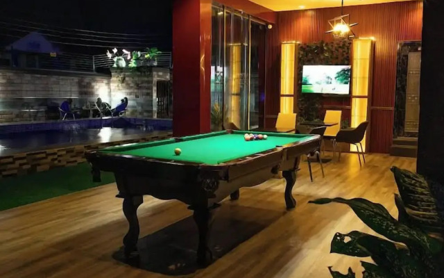 EdisPremier Hotel & Suites