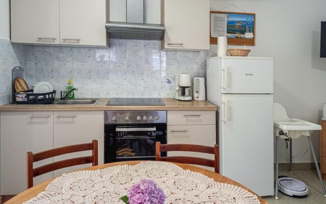 Beautiful Apartment in Vir With Wifi and 2 Bedrooms