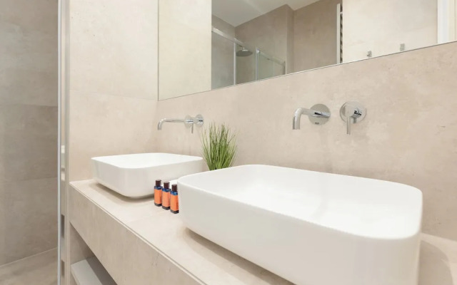 Warsaw Domaniewska by Renters Prestige