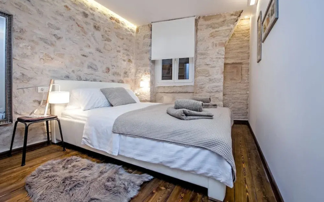 Luna Rooms and Studios