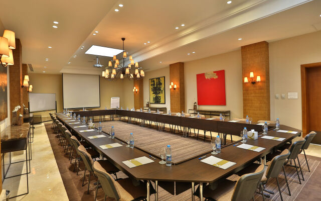 ALQasr Metropole Hotel