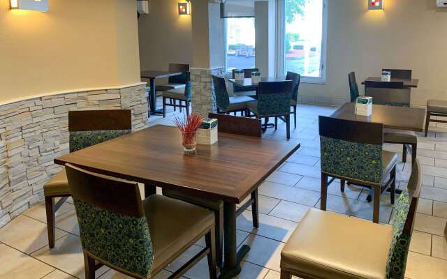 Comfort Inn & Suites East Hartford - Hartford