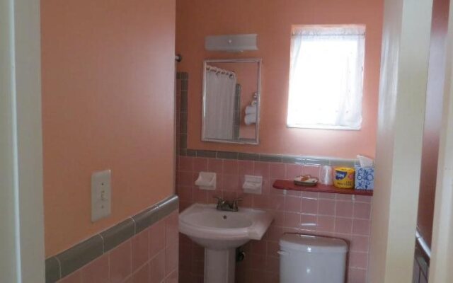 Silver Sands Motel