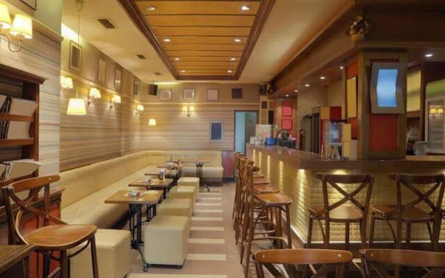 Wisteria Grand Hotel