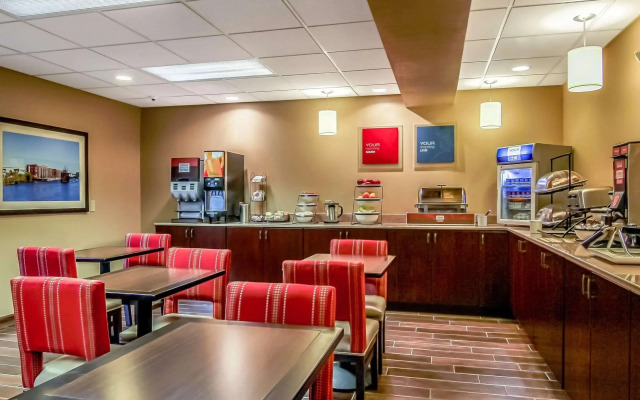 Comfort Inn & Suites Grafton - Cedarburg