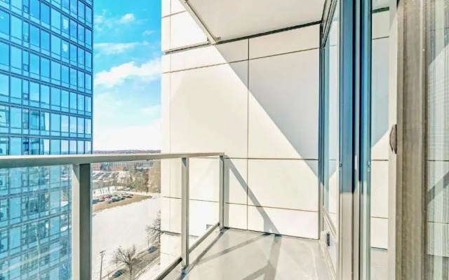 Luxury 1BR Condo - Private Balcony City Views