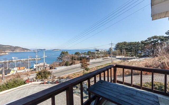 Namhae Haeoreum Pension