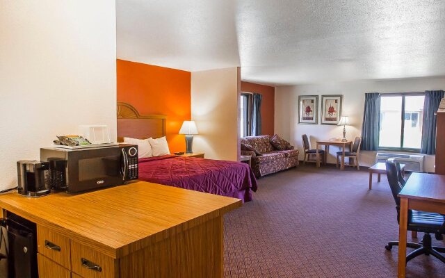 Econo Lodge Inn & Suites