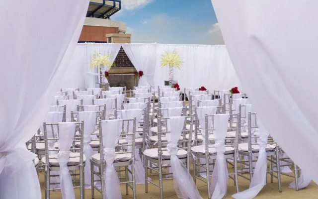 Renaissance by Marriott Boston Patriot Place Hotel