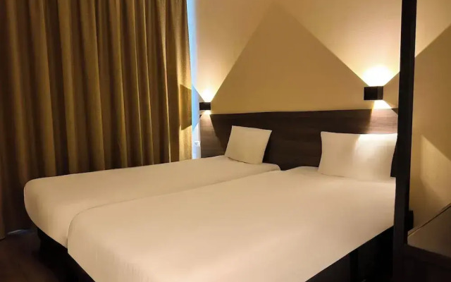 HOTELUX Amsterdam Airport Hotel