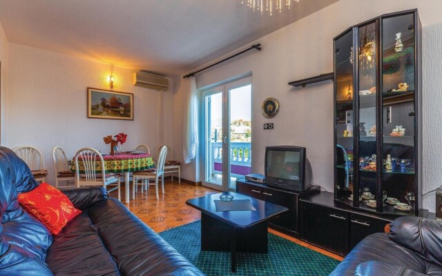 Awesome Apartment in Mundanije With 3 Bedrooms