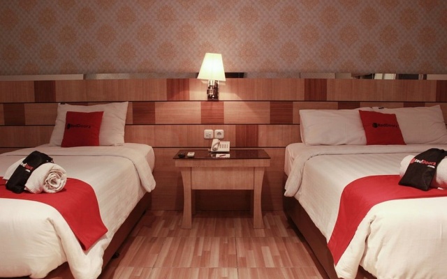 RedDoorz Premium near Bandung Station – Guest Rooms – Bandung