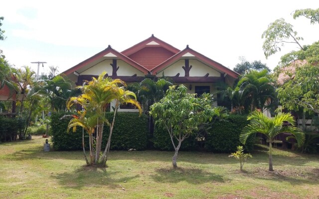 Lanta School Beach Resort