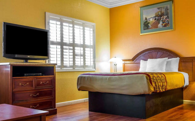 Rodeway Inn and Suites Hayward