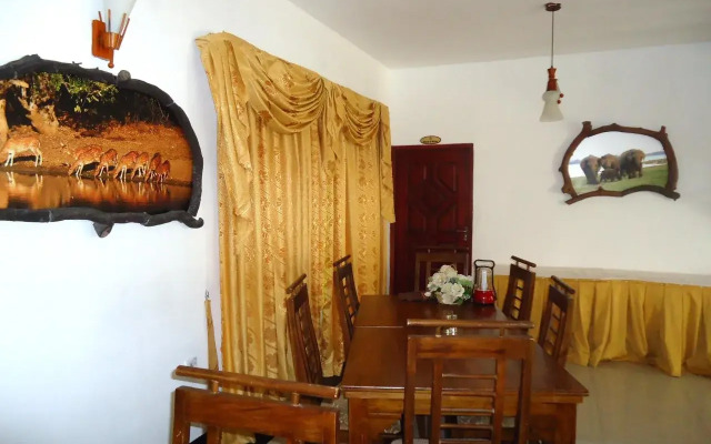 Oak Wood Inn Kandy Hotel