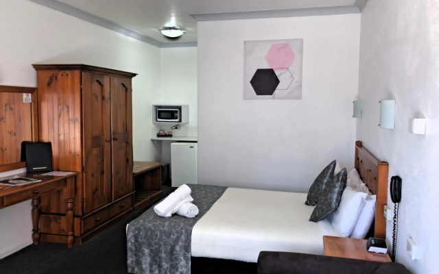 New England Motor Inn