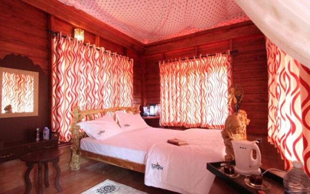 Pugmarks Jungle Lodge