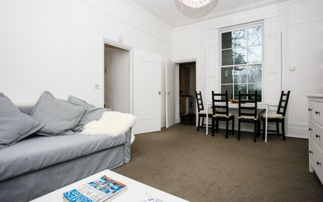 2 Bedroom Flat Accommodates 6 in Canonbury