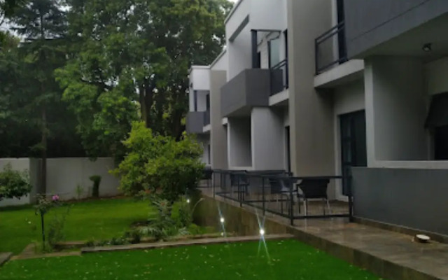 La Orchard Hotel