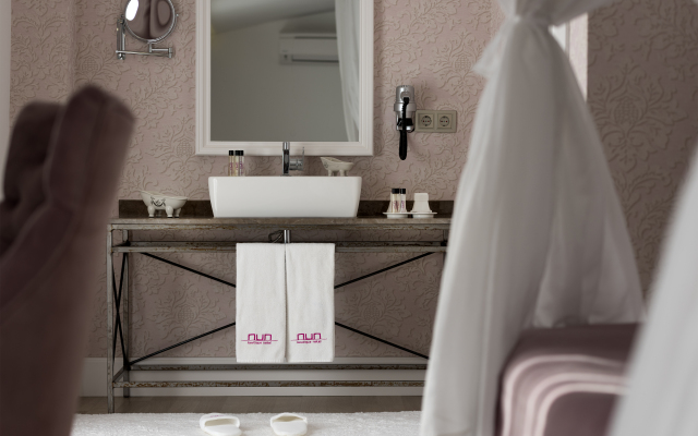 Nun Hotel Lara
