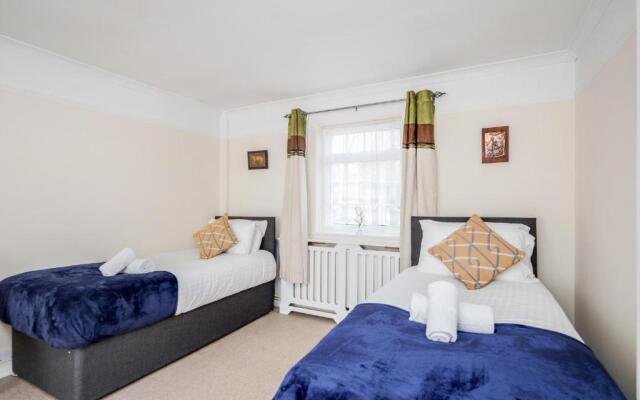 MPL Apartments - Woodside House by Harry Potter Studios