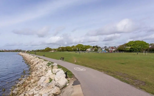 Woodstock in Poole With 2 Bedrooms and 1 Bathrooms