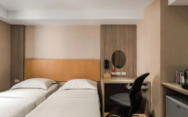 The Riverside Hotel International