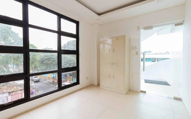 RedDoorz Plus near Commonwealth Regalado