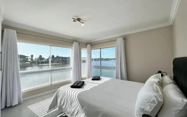 Water Views Apartment