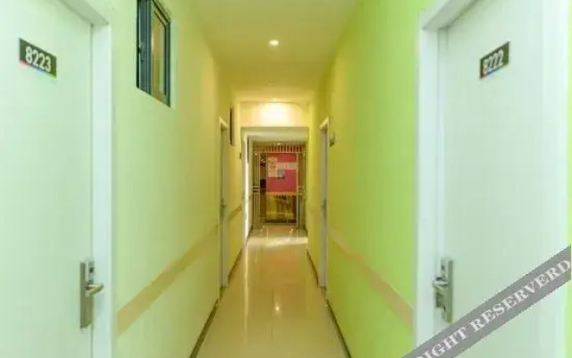 Tuke Light Hotel (Liangcheng Park Branch, North Station Road, Shanghai)