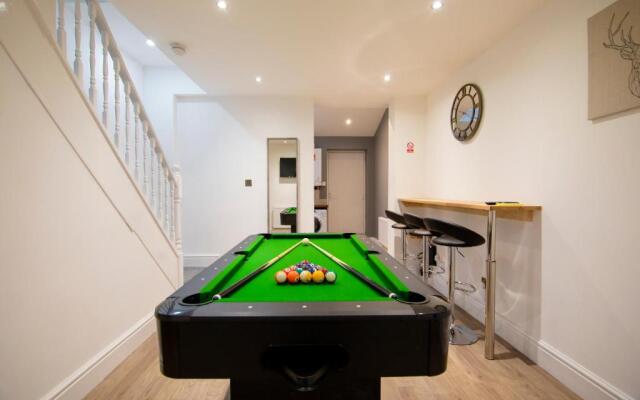 Stunning Bolton Abode - Pool Table