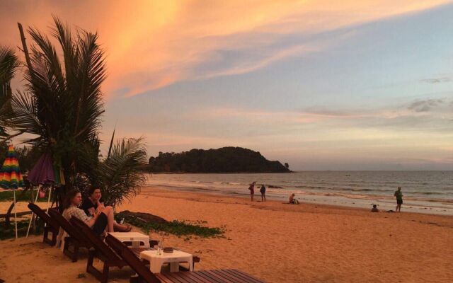 Lanta Mermaid Beachfront Resort