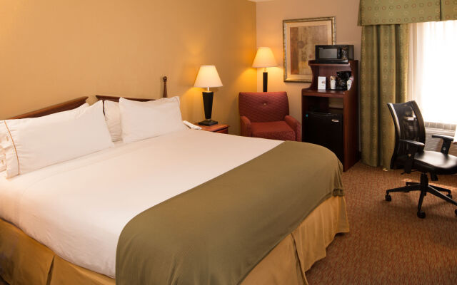 Holiday Inn Express & Suites Greensboro-(I-40 Wendover), an IHG Hotel