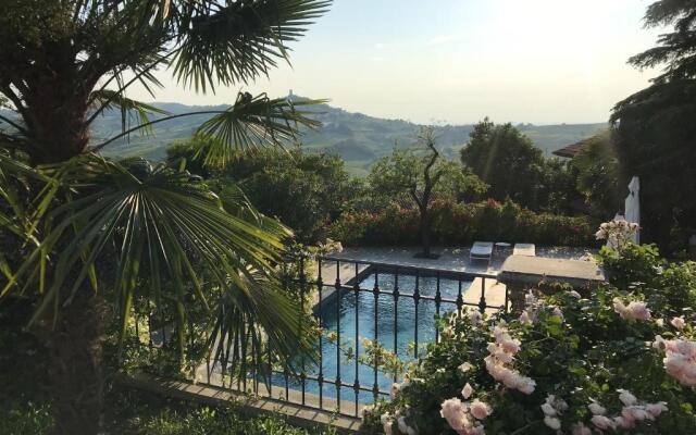 7 bedrooms villa with private pool enclosed garden and wifi at Ca' dei Rovati