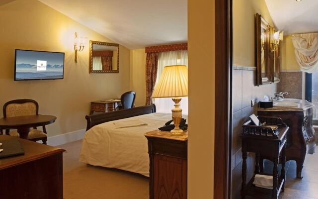 Borgo Pilotti Hotel & Restaurant