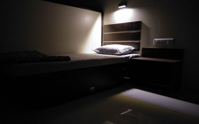 NIGHT-HALT Dormitory - Hostel