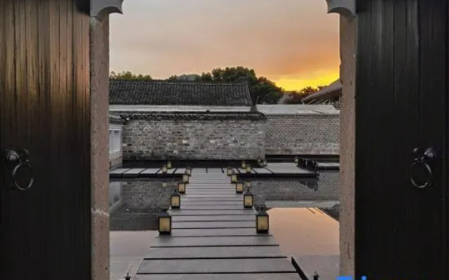 Ningbo Cloud Hotel (Cicheng Ancient County Chengchenghuang Temple)